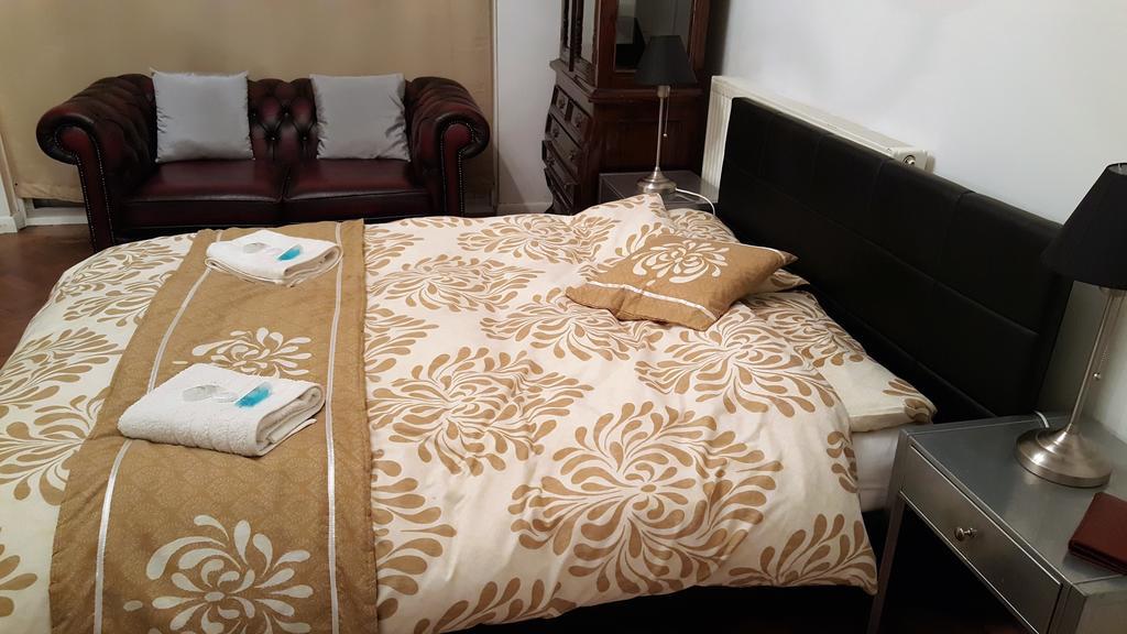 Oyo Guest House Ellipse Whetstone Phòng bức ảnh