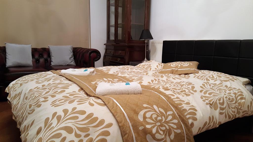 Oyo Guest House Ellipse Whetstone Phòng bức ảnh