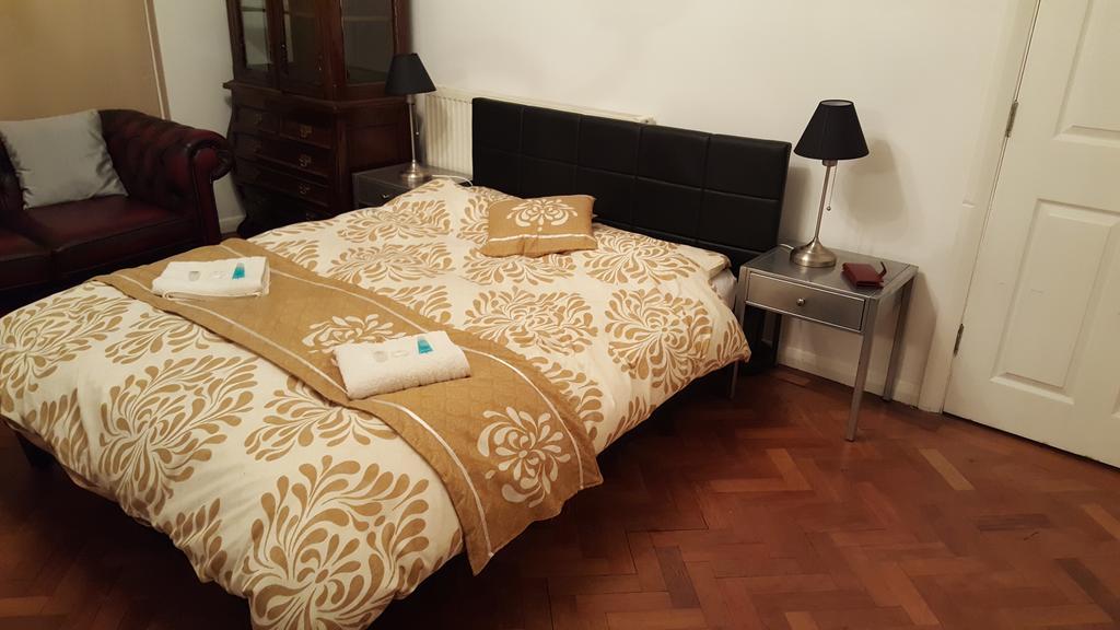 Oyo Guest House Ellipse Whetstone Phòng bức ảnh