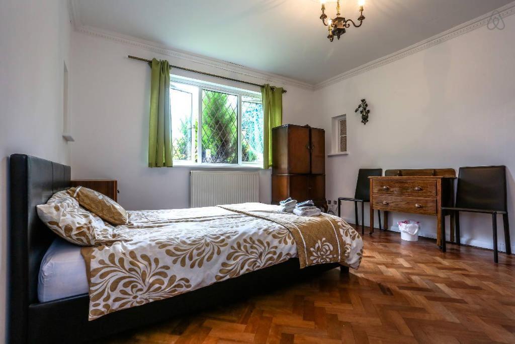 Oyo Guest House Ellipse Whetstone Ngoại thất bức ảnh