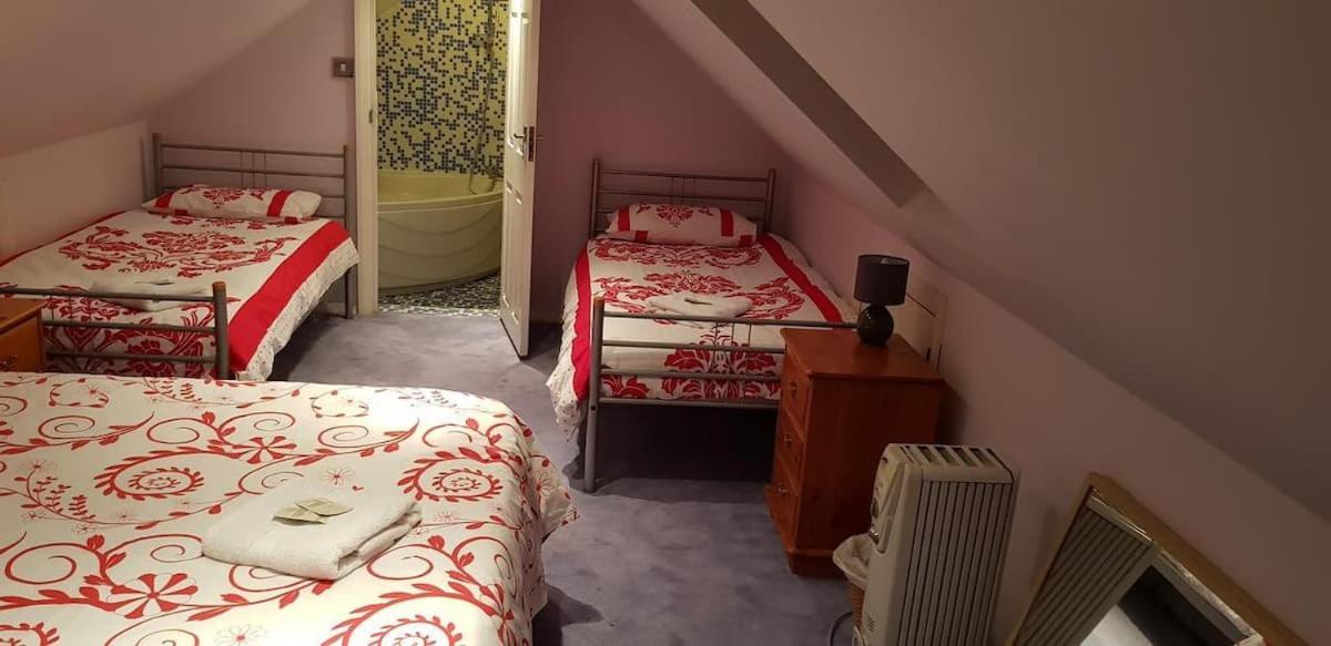 Oyo Guest House Ellipse Whetstone Ngoại thất bức ảnh