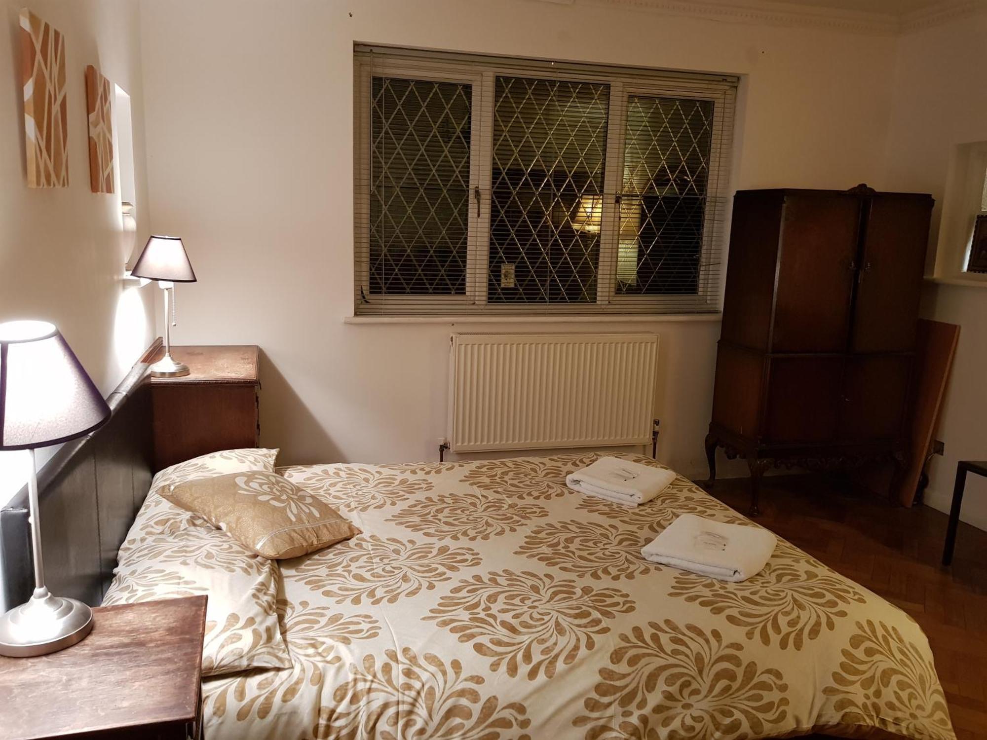 Oyo Guest House Ellipse Whetstone Ngoại thất bức ảnh