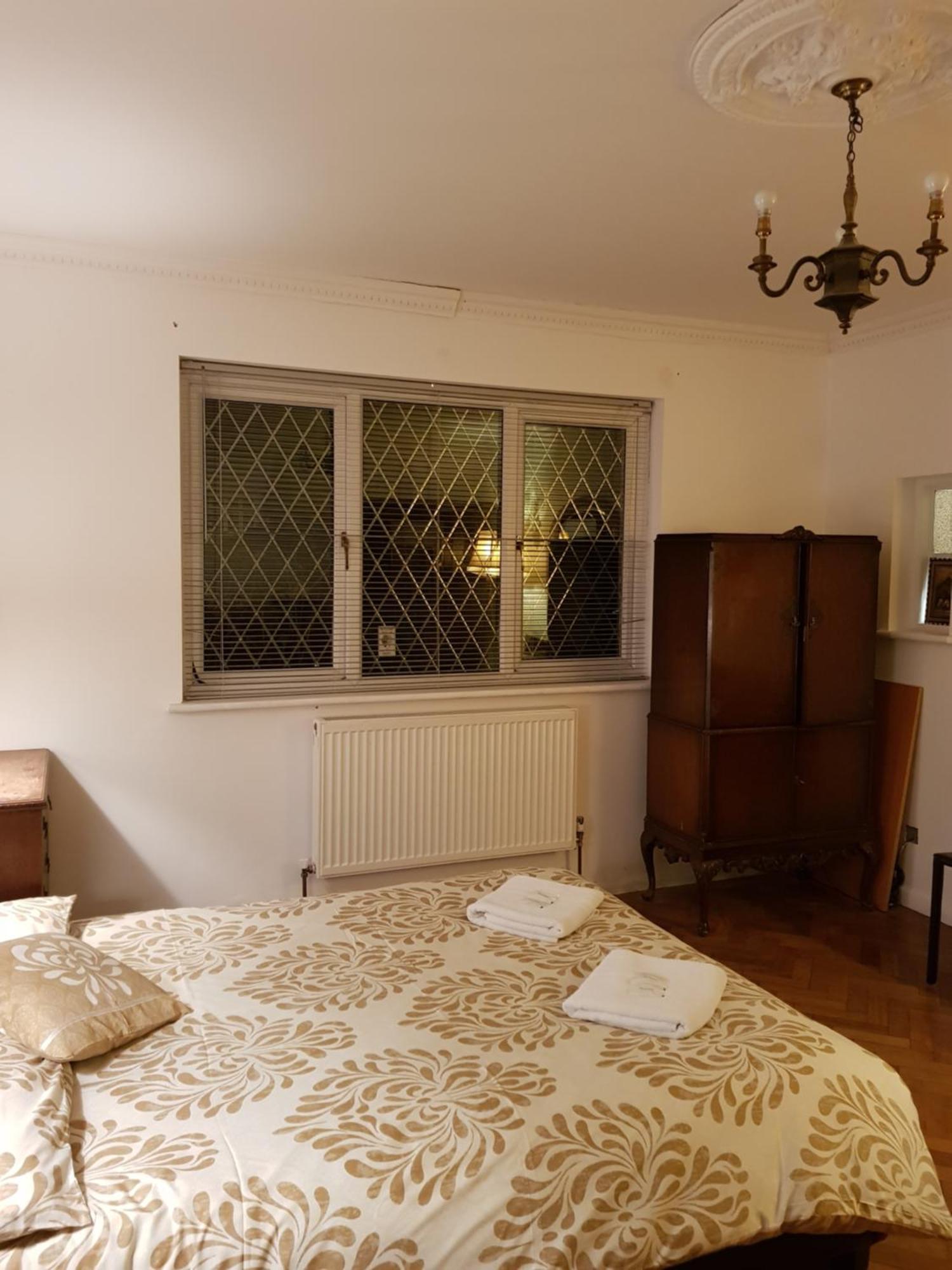 Oyo Guest House Ellipse Whetstone Ngoại thất bức ảnh