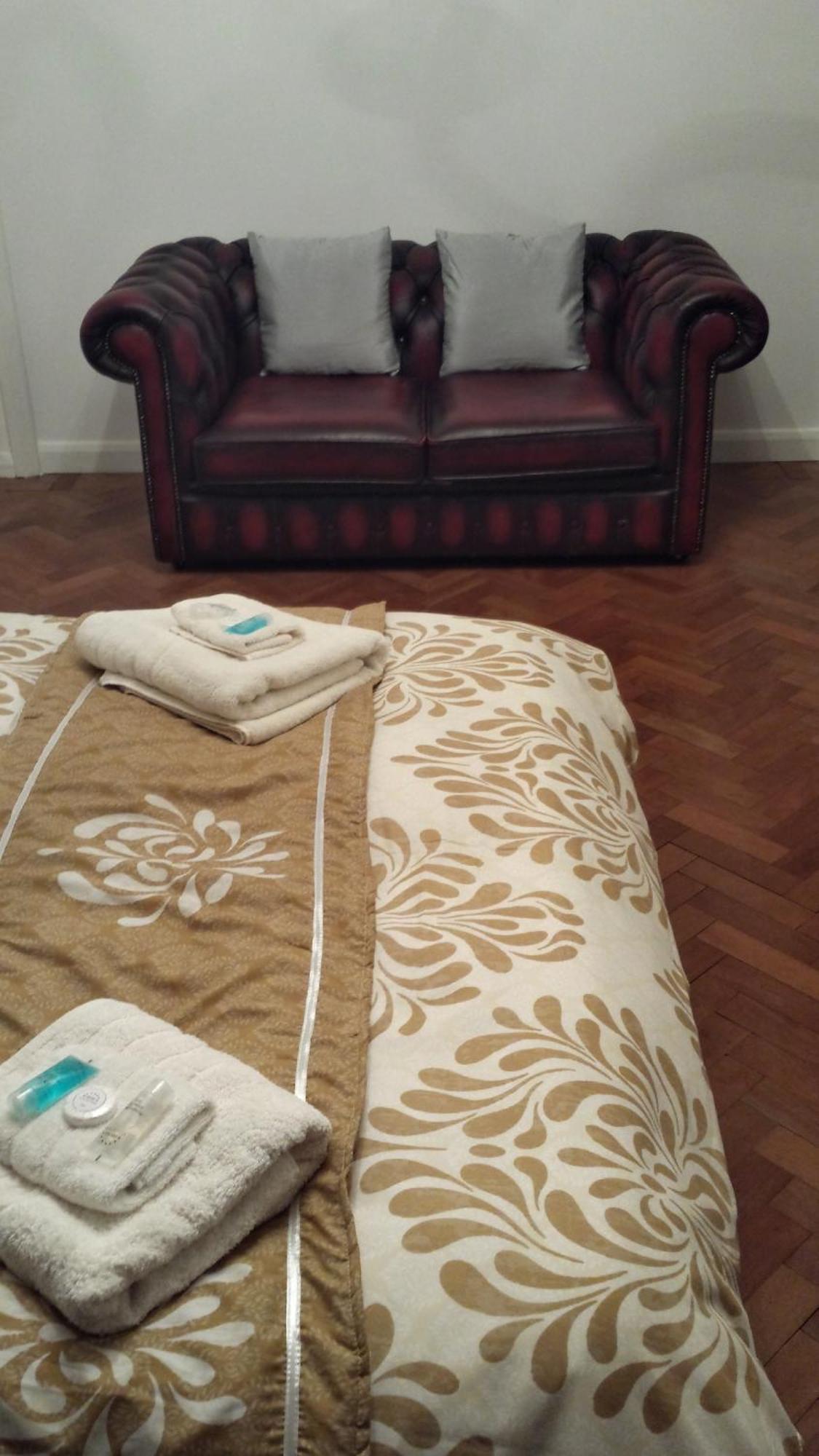 Oyo Guest House Ellipse Whetstone Ngoại thất bức ảnh