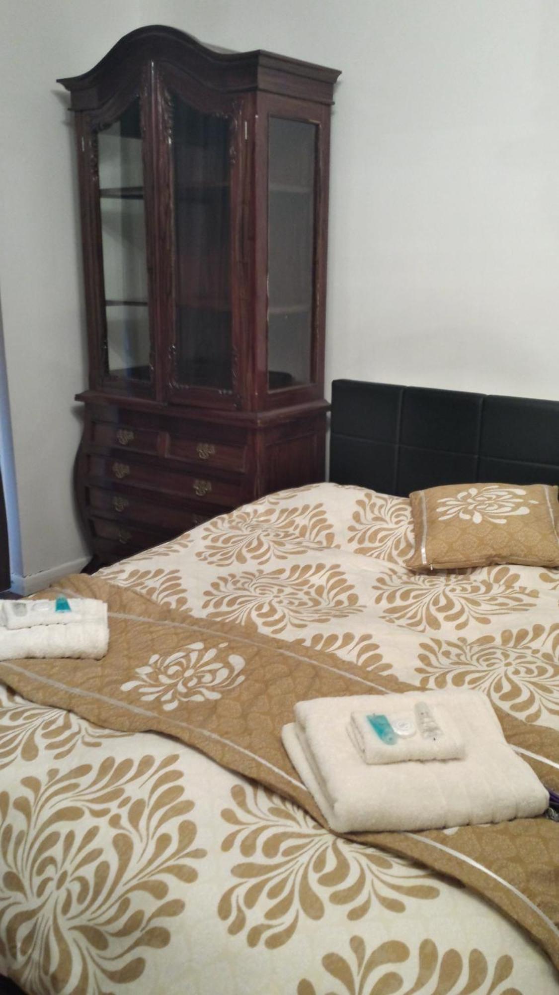 Oyo Guest House Ellipse Whetstone Ngoại thất bức ảnh