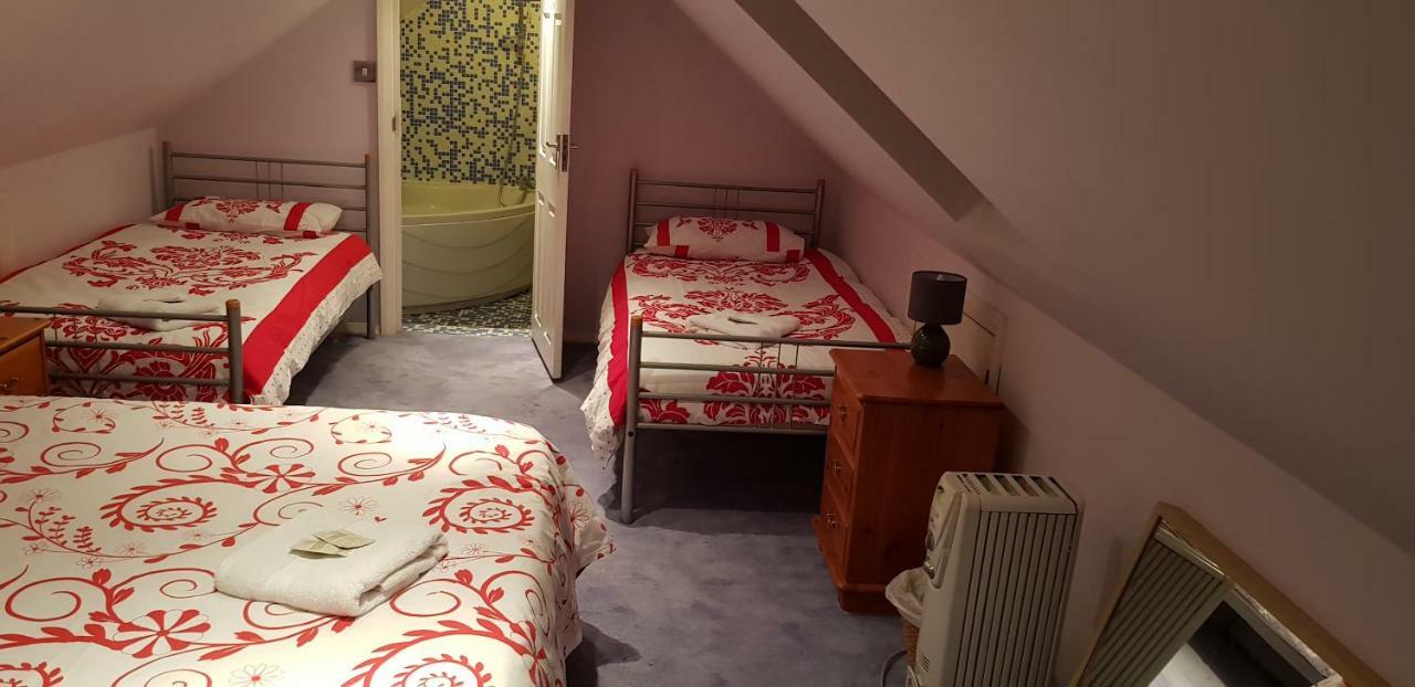 Oyo Guest House Ellipse Whetstone Ngoại thất bức ảnh